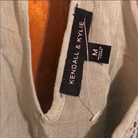 Kendall & Kylie Tank - Picture 2 of 7